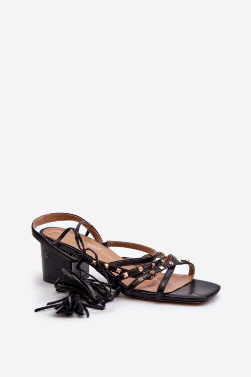 Ozdobione Schnürsandalen mit niedrigem Absatz in Schwarz Chrisele Ozdobione Schnürsandalen mit niedrigem Absatz in Schwarz Chrisele