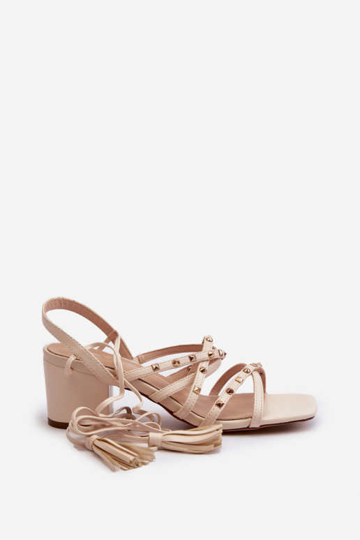 Ozdobione beige Chrisele sandalen met lage hak en veters Ozdobione beige Chrisele sandalen met lage hak en veters