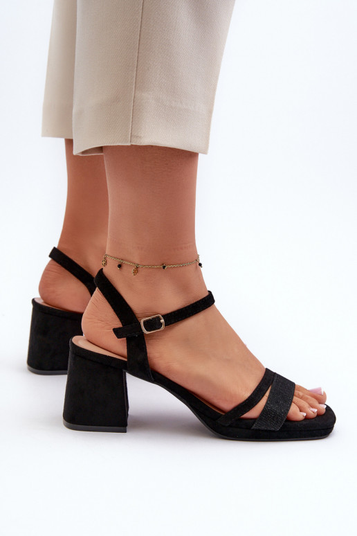 Elegante sandalen met hoge hakken Z Błyszczącym in de zwarte kleur Tessata Elegante sandalen met hoge hakken Z Błyszczącym in de zwarte kleur Tessata