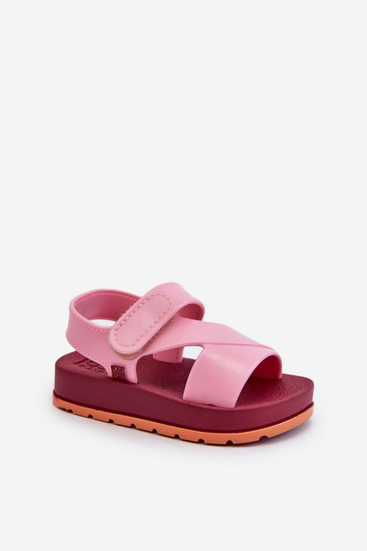 Kindersandalen mit Klebeverschlüssen LL385001 rosa Farbe
