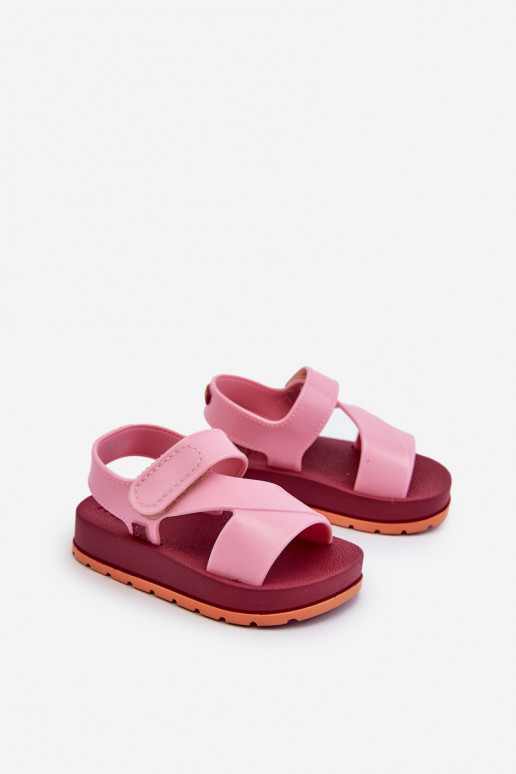 Kindersandalen mit Klebeverschlüssen LL385001 rosa Farbe