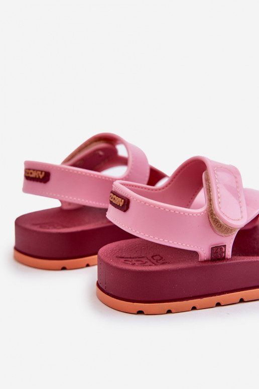 Kindersandalen mit Klebeverschlüssen LL385001 rosa Farbe