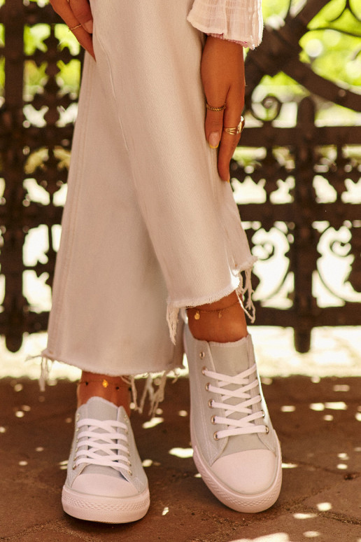 Mintfarbene Lennabella-Sneaker mit flacher Sohle des klassischen Modells