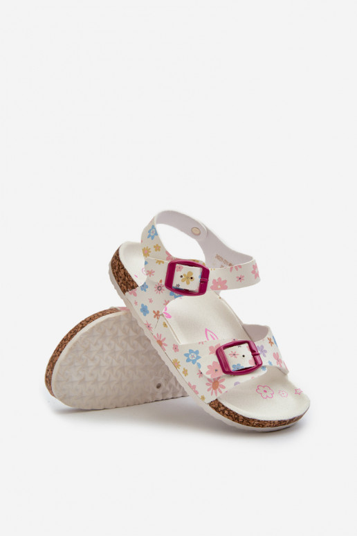 Sandalen für Kinder mit Blumen und Schnallen in der Farbe Weiß von Memoria Sandalen für Kinder mit Blumen und Schnallen in der Farbe Weiß von Memoria