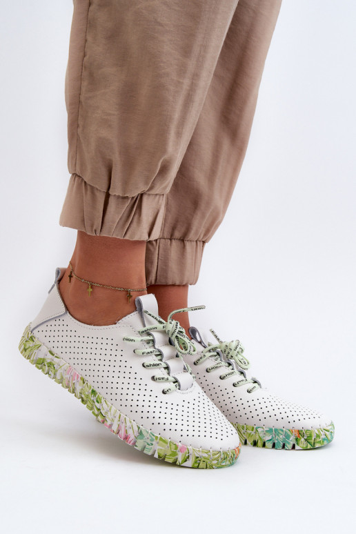 Chaussures Sznurowe en blanc Farnalea