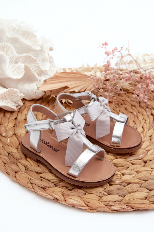 Sandalen Kinder met linten met zelfklevende sluitingen zilverkleur Joratia Sandalen Kinder met linten met zelfklevende sluitingen zilverkleur Joratia