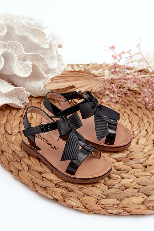 Lackierte Kindersandalen mit Bändern und Klebeverschlüssen aus schwarzem Joratia