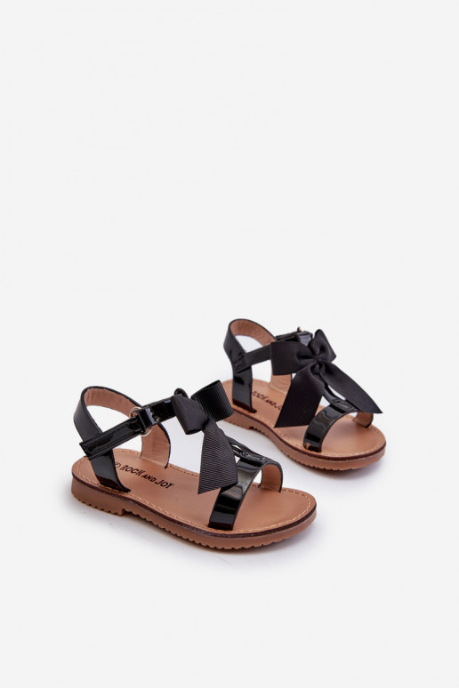 Lackierte Kindersandalen mit Bändern und Klebeverschlüssen aus schwarzem Joratia