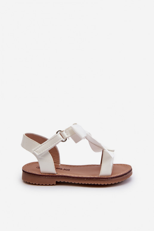 Sandales laquées Enfant avec rubans à attaches adhésives de couleur blanc Joratia Sandales laquées Enfant avec rubans à attaches adhésives de couleur blanc Joratia