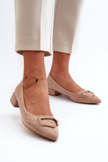 Schoenen met lage hakken en ornamenten van eco-suède S.Barski KV27-034 beige