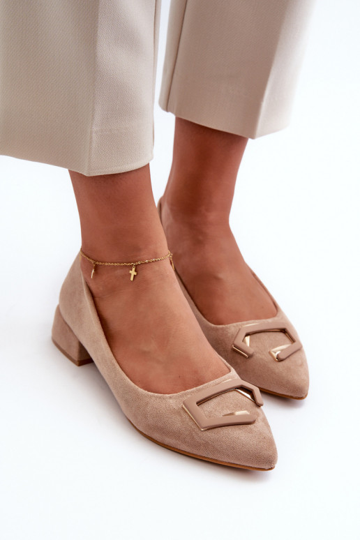 Schuhe mit niedrigem Absatz und Ornamenten aus Öko-Wildleder S.Barski KV27-034 beige Schuhe mit niedrigem Absatz und Ornamenten aus Öko-Wildleder S.Barski KV27-034 beige