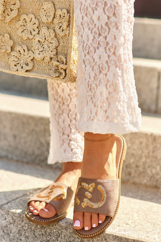 Platte damesslippers met glanzende schubben S.Barski KV27-052 bruine kleur Platte damesslippers met glanzende schubben S.Barski KV27-052 bruine kleur