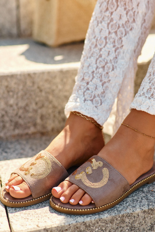 Platte damesslippers met glanzende schubben S.Barski KV27-052 bruine kleur Platte damesslippers met glanzende schubben S.Barski KV27-052 bruine kleur