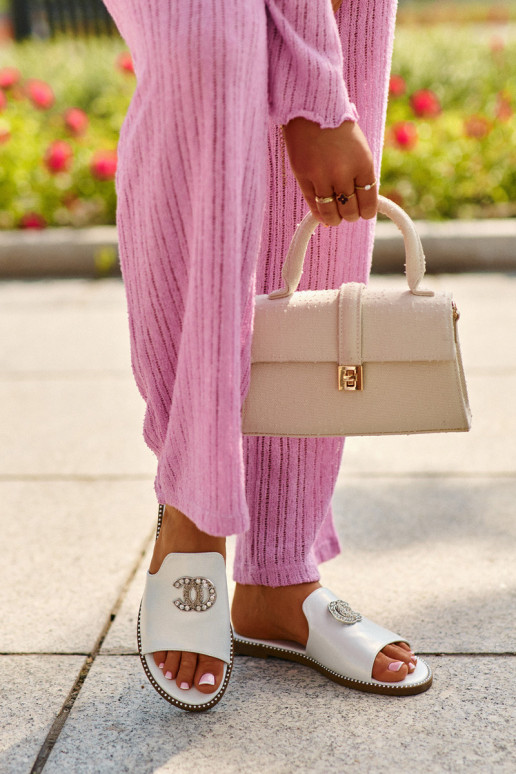 Damen-Hausschuhe im eleganten Stil mit Glitzer und Ornamenten S.Barski KV27-050 in silberner Farbe Damen-Hausschuhe im eleganten Stil mit Glitzer und Ornamenten S.Barski KV27-050 in silberner Farbe