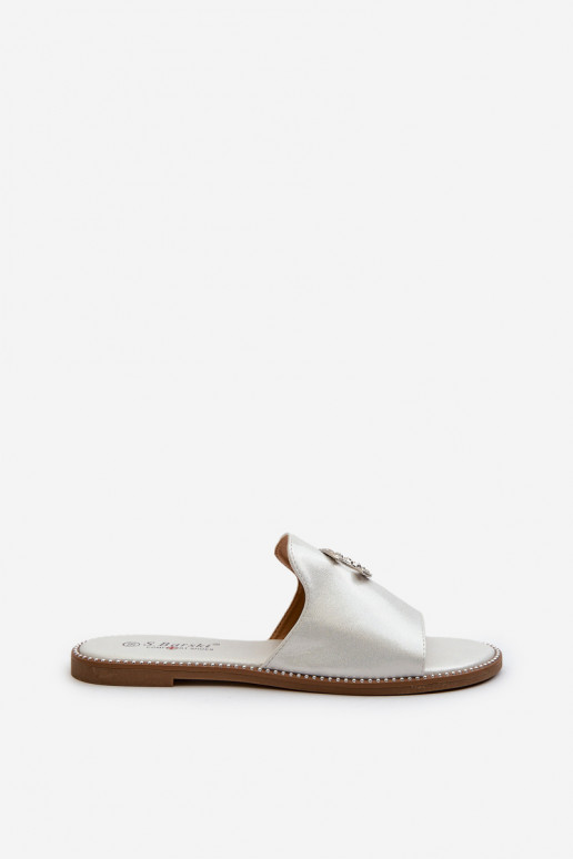 Damen-Hausschuhe im eleganten Stil mit Glitzer und Ornamenten S.Barski KV27-050 in silberner Farbe Damen-Hausschuhe im eleganten Stil mit Glitzer und Ornamenten S.Barski KV27-050 in silberner Farbe