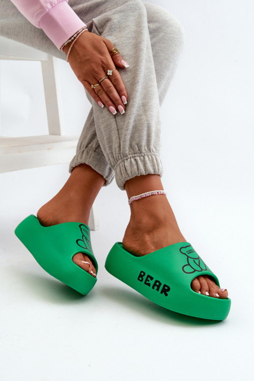 Pantoufles légères pour femmes, pantoufles à semelles massives à la mode avec ours en peluche, couleur verte Lamira