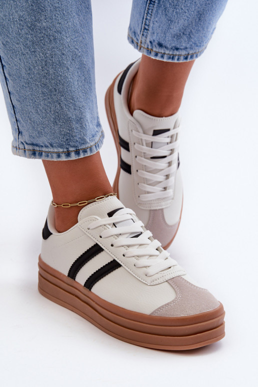 Sneakers Modell Schuhe Damen mit Plateau in der weißen Farbe Egelia Sneakers Modell Schuhe Damen mit Plateau in der weißen Farbe Egelia