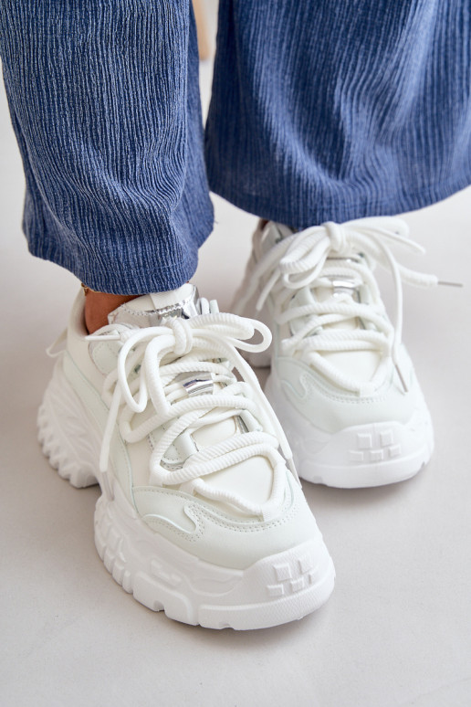 Baskets modèle chaussures pour femmes à semelles massives à la mode de couleur blanche Nevela