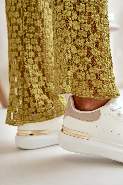 Niedrige Freizeitschuhe mit Plateau aus Öko-Leder in der Farbe Weiß-Sand Nevelena Niedrige Freizeitschuhe mit Plateau aus Öko-Leder in der Farbe Weiß-Sand Nevelena