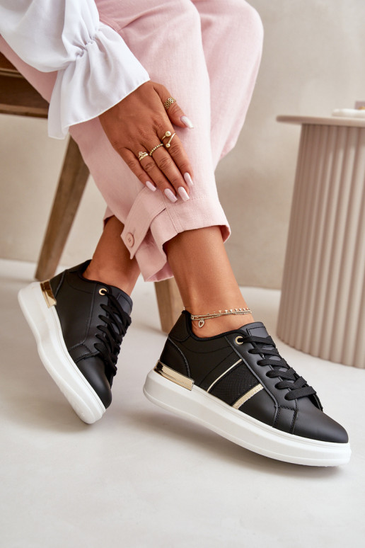 À la mode Chaussures modèle baskets Féminin avec une plateforme en cuir écologique couleur noire Nevisase