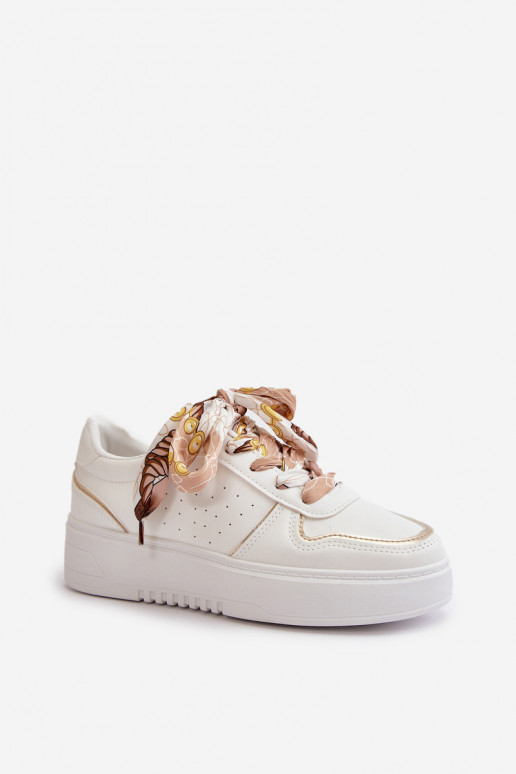 Baskets modèle chaussures pour femmes avec plateforme avec lacets décoratifs de couleur blanche Mistra