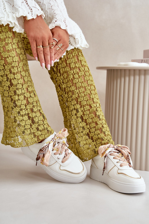 Sneakers Modell Schuhe Damen mit Plateau mit dekorativen Schnürsenkeln in der weißen Farbe Mistra