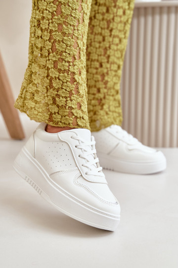 Sneakers Modell Schuhe Damen mit Plateau mit dekorativen Schnürsenkeln in der weißen Farbe Mistra