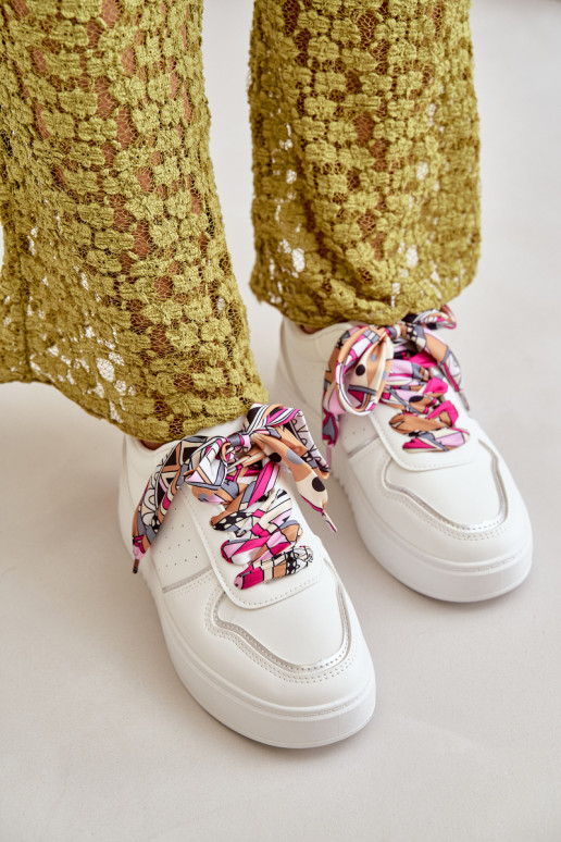 Sneakers Modell Schuhe Damen mit Plateau mit dekorativen Schnürsenkeln in der weißen Farbe Mistra