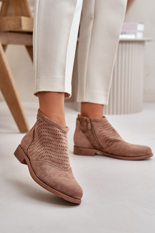 Bottes pour femmes avec des talons larges avec des éléments ajourés marron S.Barski HY42-076 Bottes pour femmes avec des talons larges avec des éléments ajourés marron S.Barski HY42-076