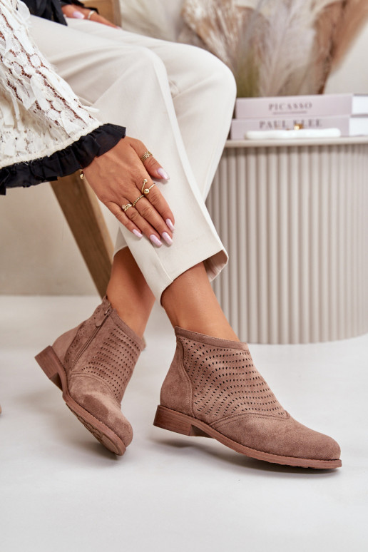 Bottes pour femmes avec des talons larges avec des éléments ajourés marron S.Barski HY42-076 Bottes pour femmes avec des talons larges avec des éléments ajourés marron S.Barski HY42-076