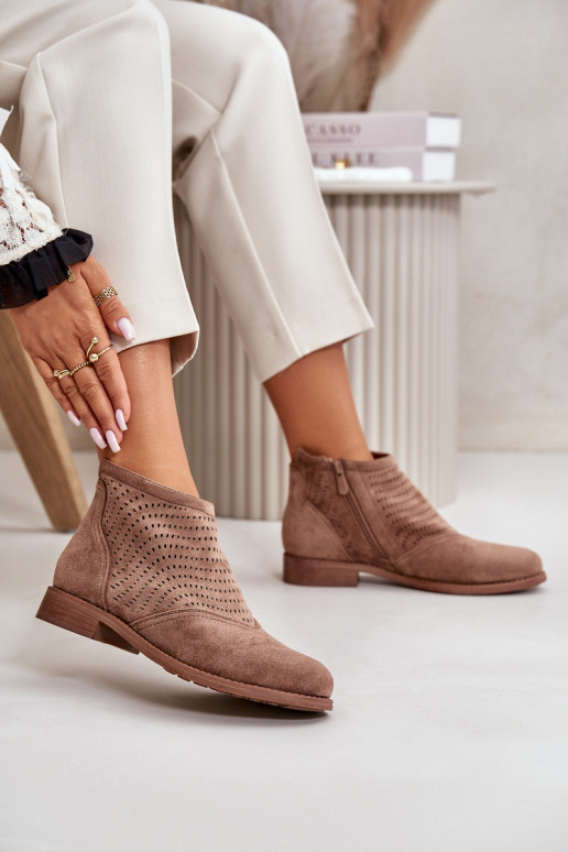 Bottes pour femmes avec des talons larges avec des éléments ajourés marron S.Barski HY42-076 Bottes pour femmes avec des talons larges avec des éléments ajourés marron S.Barski HY42-076