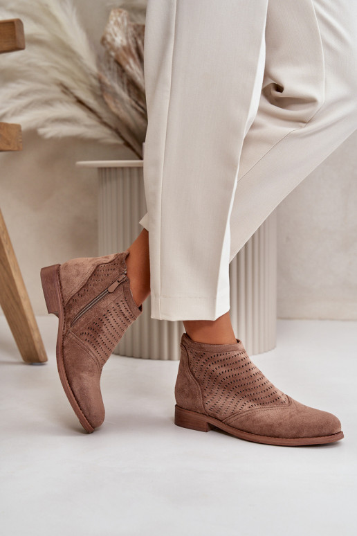 Bottes pour femmes avec des talons larges avec des éléments ajourés marron S.Barski HY42-076 Bottes pour femmes avec des talons larges avec des éléments ajourés marron S.Barski HY42-076