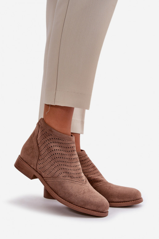 Bottes pour femmes avec des talons larges avec des éléments ajourés marron S.Barski HY42-076 Bottes pour femmes avec des talons larges avec des éléments ajourés marron S.Barski HY42-076