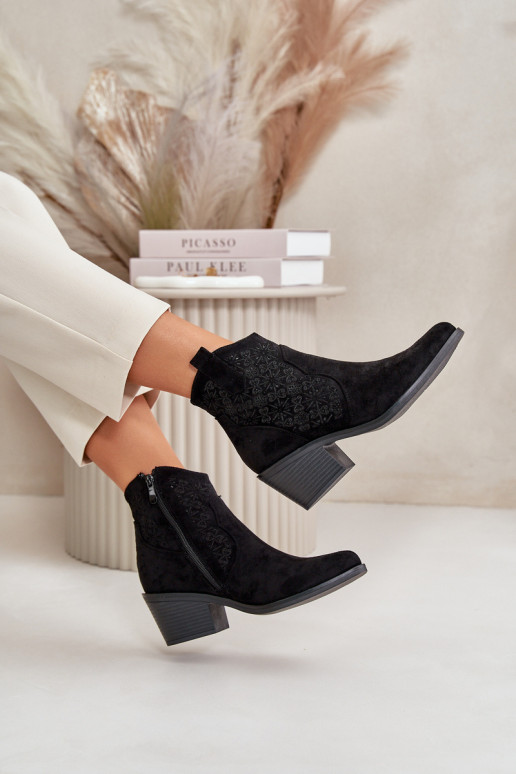 Bottes ajourées style coÀ-boy Au Château en daim écologiqueoÀe couleur noire S.Barski HY42-944 Bottes ajourées style coÀ-boy Au Château en daim écologiqueoÀe couleur noire S.Barski HY42-944