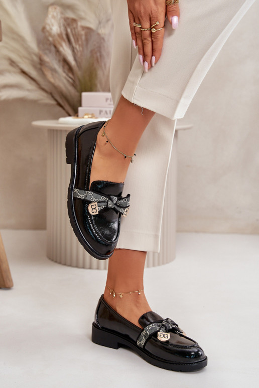 met lakeffect Damesmocassins met linten S.Barski HY42-331A zwarte kleur met lakeffect Damesmocassins met linten S.Barski HY42-331A zwarte kleur