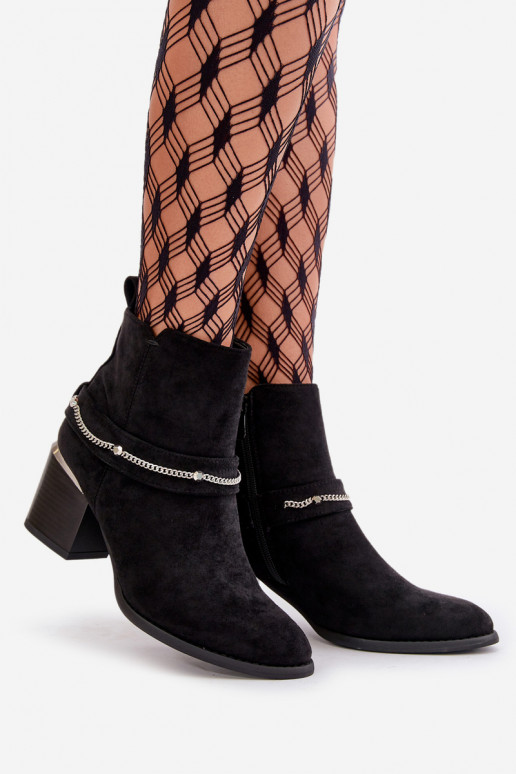 Gewärmte Damen-Stiefeletten mit Ketten aus Öko-Wildleder in der Farbe Schwarz Hanalen Gewärmte Damen-Stiefeletten mit Ketten aus Öko-Wildleder in der Farbe Schwarz Hanalen