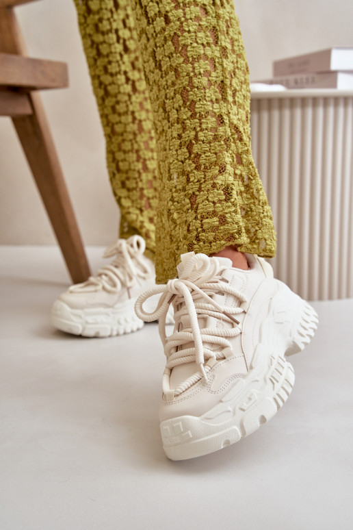 Sneakers Modell Schuhe Damen mit modischen massiven Sohlen in der Farbe Elfenbein Nevela Sneakers Modell Schuhe Damen mit modischen massiven Sohlen in der Farbe Elfenbein Nevela