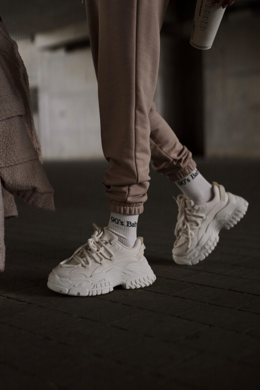 Sneakers Modell Schuhe Damen mit modischen massiven Sohlen in der Farbe Elfenbein Nevela Sneakers Modell Schuhe Damen mit modischen massiven Sohlen in der Farbe Elfenbein Nevela