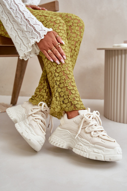 Sneakers Modell Schuhe Damen mit modischen massiven Sohlen in der Farbe Elfenbein Nevela Sneakers Modell Schuhe Damen mit modischen massiven Sohlen in der Farbe Elfenbein Nevela