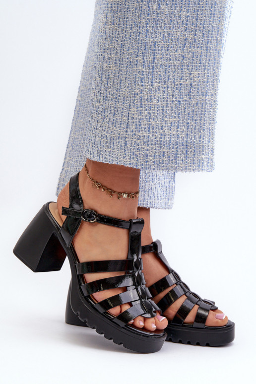 mit Lackeffekt Damen-Sandalen mit hohen Absätzen in der Farbe Schwarz von Aninifer mit Lackeffekt Damen-Sandalen mit hohen Absätzen in der Farbe Schwarz von Aninifer