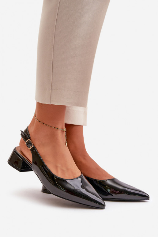 Lackierte Ballerinas Auf niedrigem Absatz Z Noskami mit spitzen Ermöglichtsen schZuarze Farbe Anarinne Lackierte Ballerinas Auf niedrigem Absatz Z Noskami mit spitzen Ermöglichtsen schZuarze Farbe Anarinne