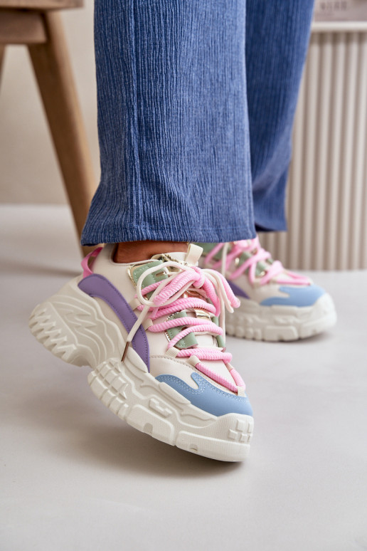 Sneakers modelio batai su masyviais... Sneakers modelio batai su masyviais...