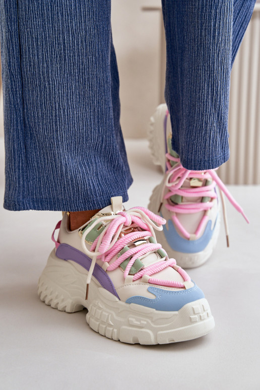 Sneakers modelio batai su masyviais... Sneakers modelio batai su masyviais...