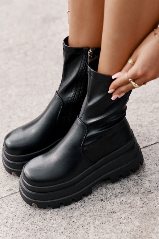 Bottes avec une plateforme couleur noire Florinara