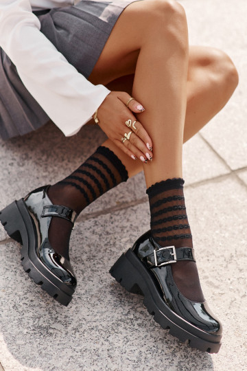 avec effet vernis chaussures Féminin avec boucles couleur noire Plikuria 2