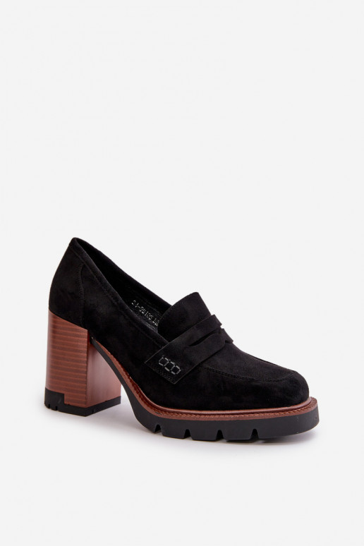 Damenschuhe mit hohen Absätzen aus... Damenschuhe mit hohen Absätzen aus...