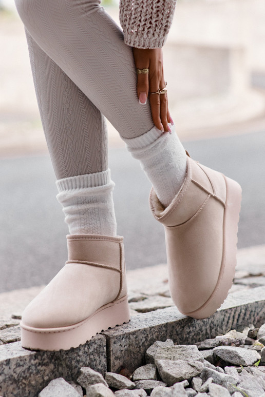Bottes de neige Féminin avec une plateforme réchauffer avec de la fourrure à l intérieur couleur ivoire Xamella Bottes de neige Féminin avec une plateforme réchauffer avec de la fourrure à l intérieur couleur ivoire Xamella