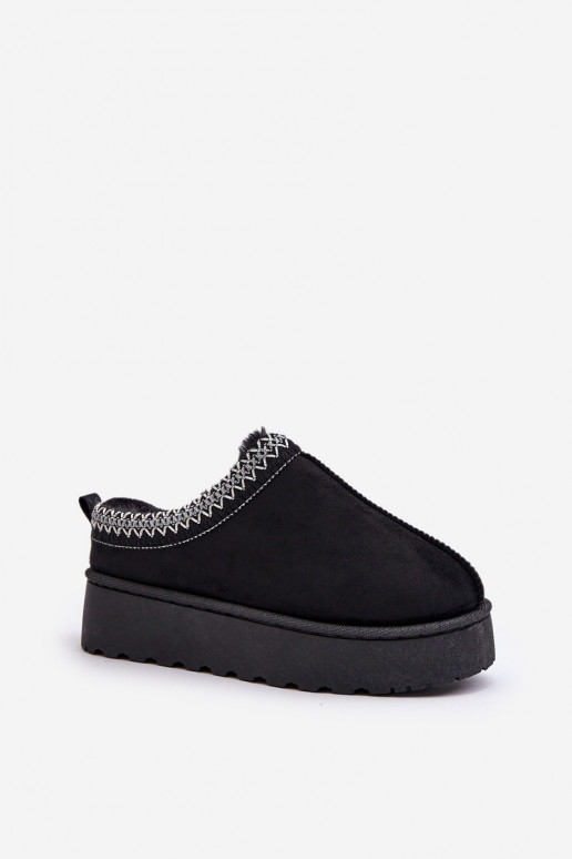 Bottes de neige Féminin avec une plateforme réchauffer avec de la fourrure à l intérieur couleur noire Remenia Bottes de neige Féminin avec une plateforme réchauffer avec de la fourrure à l intérieur couleur noire Remenia