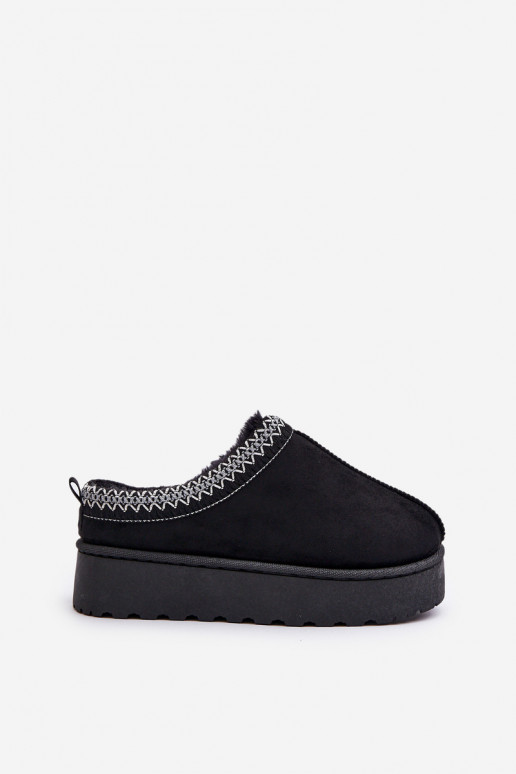 Bottes de neige Féminin avec une plateforme réchauffer avec de la fourrure à l intérieur couleur noire Remenia Bottes de neige Féminin avec une plateforme réchauffer avec de la fourrure à l intérieur couleur noire Remenia
