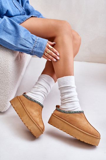 Chaussons Féminin avec une plateforme Z Haftem marron Neroma